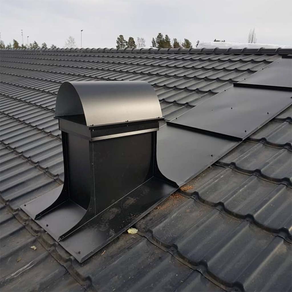 Montering av skräddarsytt skorstensbeslag i Umeå